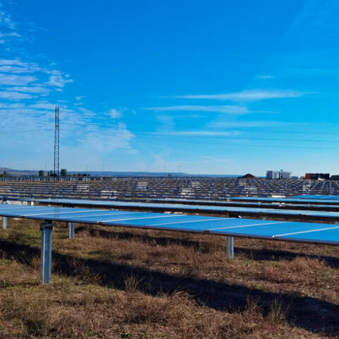 MONTAJE MECANICO EN PARQUE FOTOVOLTAICO ARIES